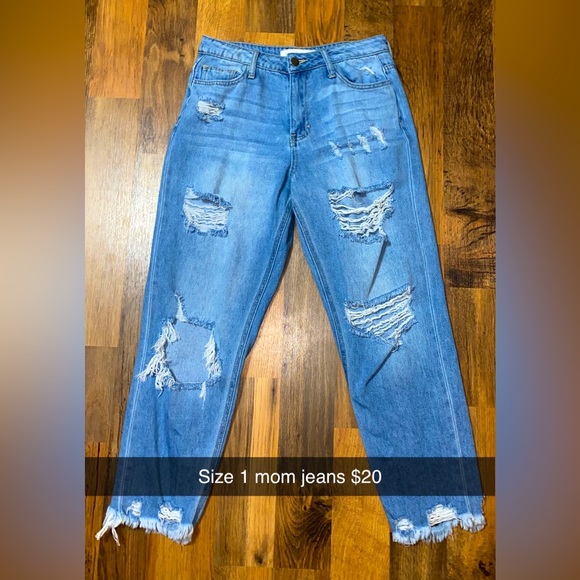 Jeans Selling These Super Cute Mom Jeans Poshmark
